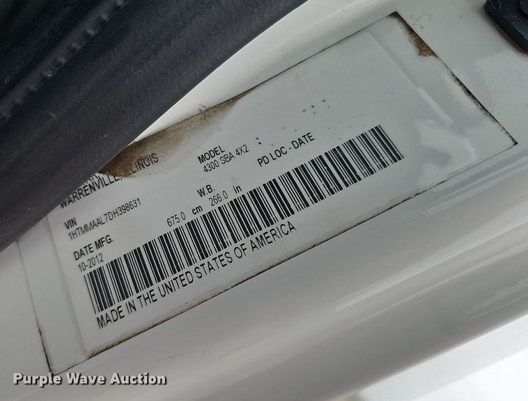 image for item DO4382 2013 International DuraStar 4300  truck cab and chassis