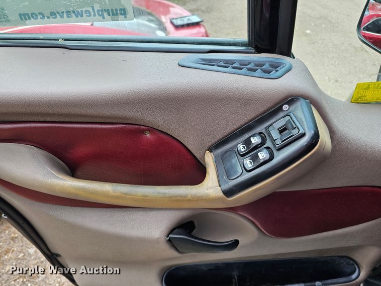 image for item DO4394 2012 Peterbilt 587  semi truck