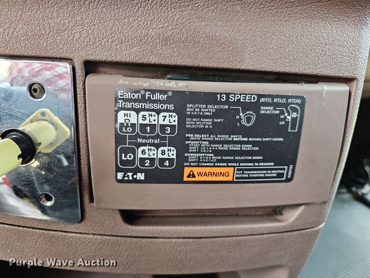 image for item DO4394 2012 Peterbilt 587  semi truck