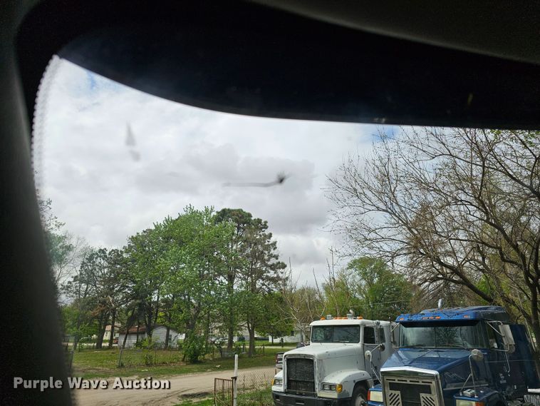 image for item DO4394 2012 Peterbilt 587  semi truck