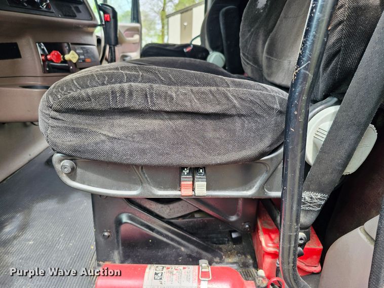 image for item DO4394 2012 Peterbilt 587  semi truck