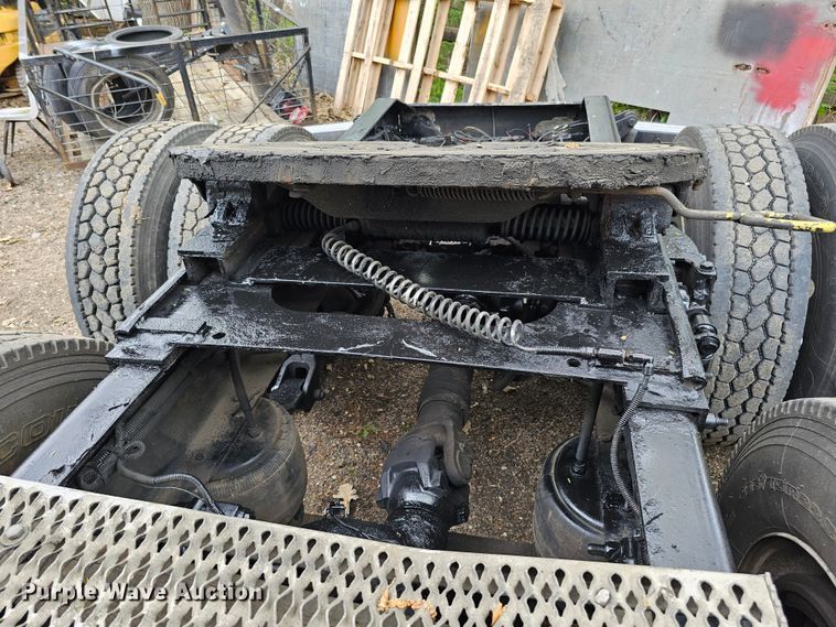 image for item DO4394 2012 Peterbilt 587  semi truck