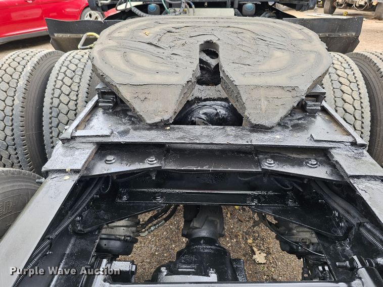 image for item DO4394 2012 Peterbilt 587  semi truck