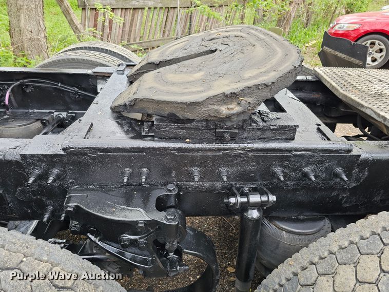 image for item DO4394 2012 Peterbilt 587  semi truck