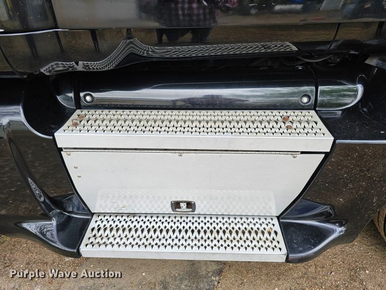 image for item DO4394 2012 Peterbilt 587  semi truck