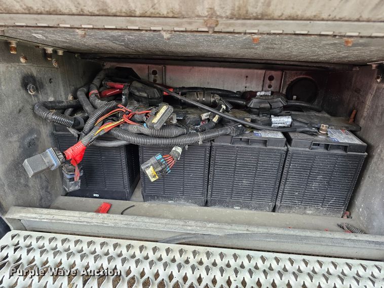 image for item DO4394 2012 Peterbilt 587  semi truck