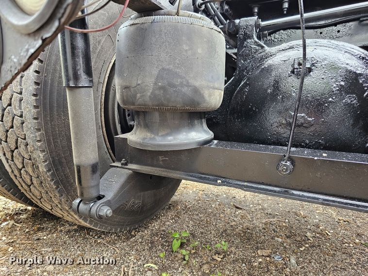 image for item DO4394 2012 Peterbilt 587  semi truck