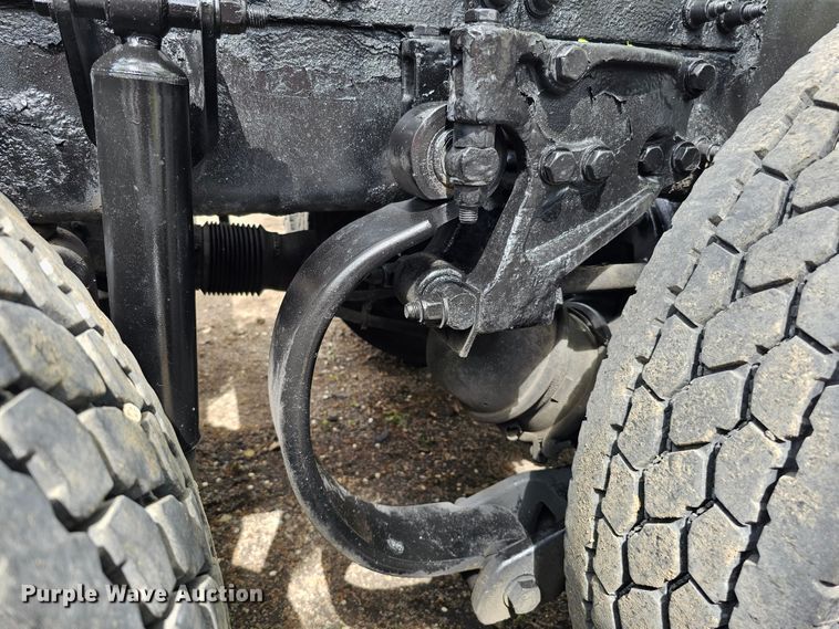 image for item DO4394 2012 Peterbilt 587  semi truck