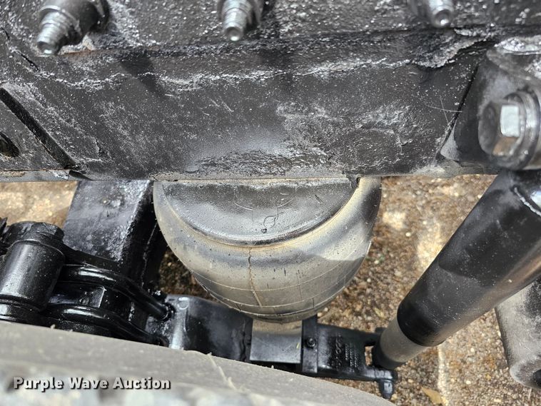 image for item DO4394 2012 Peterbilt 587  semi truck