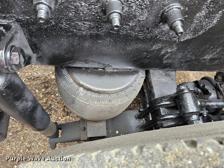 image for item DO4394 2012 Peterbilt 587  semi truck