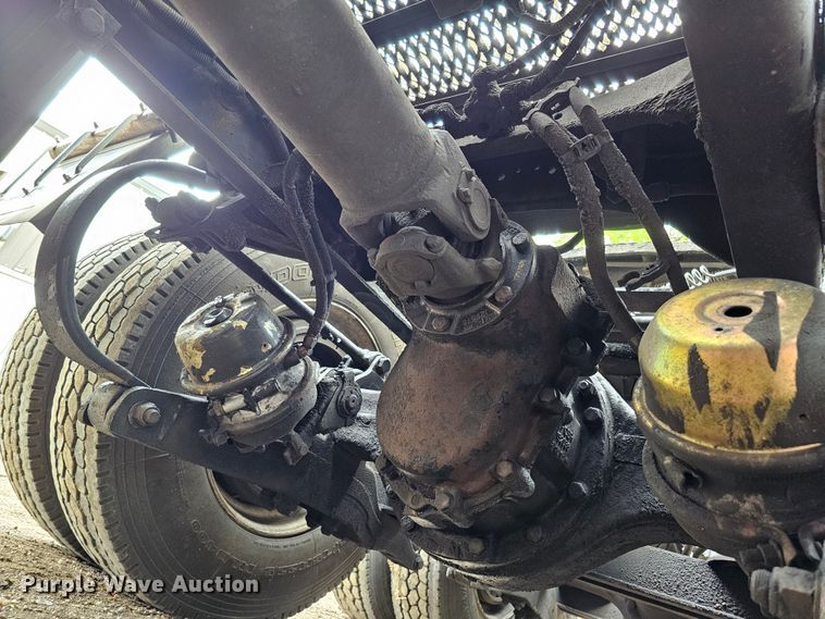 image for item DO4394 2012 Peterbilt 587  semi truck