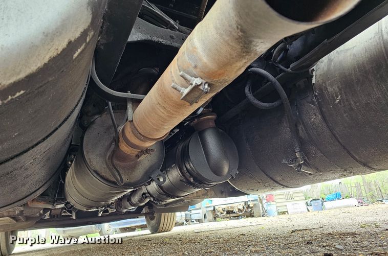 image for item DO4394 2012 Peterbilt 587  semi truck