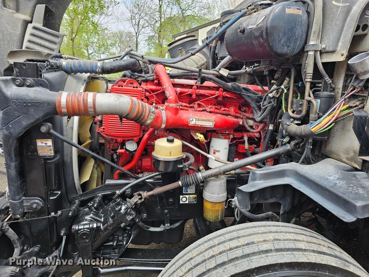 image for item DO4394 2012 Peterbilt 587  semi truck