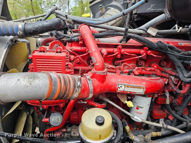 image for item DO4394 2012 Peterbilt 587  semi truck