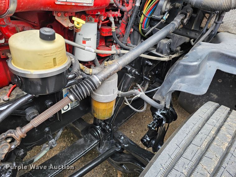 image for item DO4394 2012 Peterbilt 587  semi truck