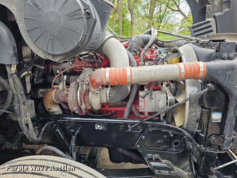 image for item DO4394 2012 Peterbilt 587  semi truck