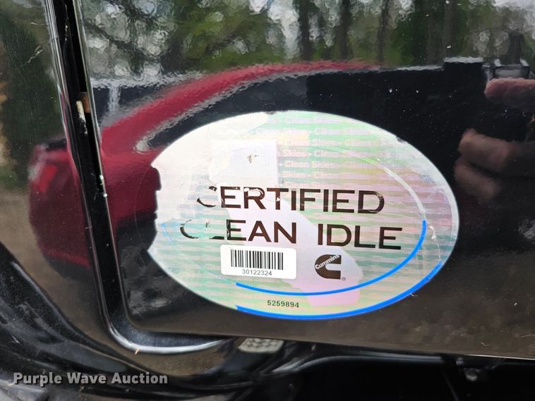 image for item DO4394 2012 Peterbilt 587  semi truck