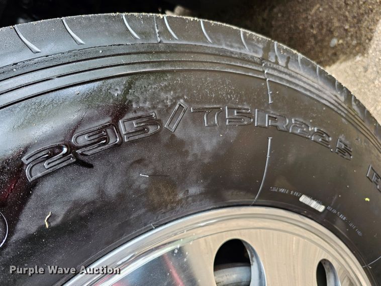 image for item DO4394 2012 Peterbilt 587  semi truck