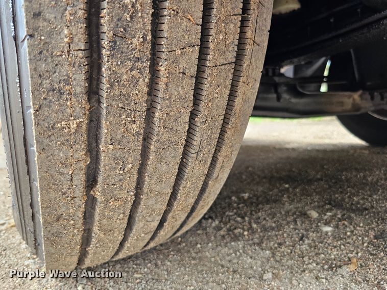 image for item DO4394 2012 Peterbilt 587  semi truck