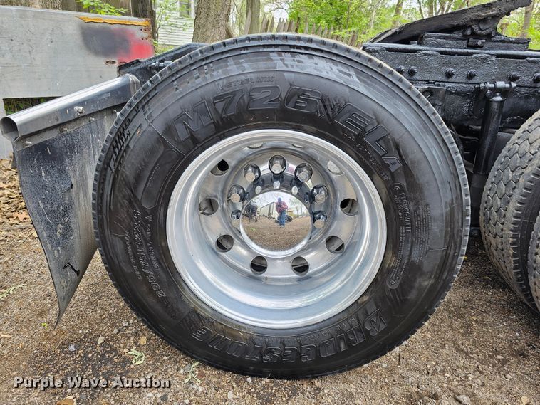 image for item DO4394 2012 Peterbilt 587  semi truck