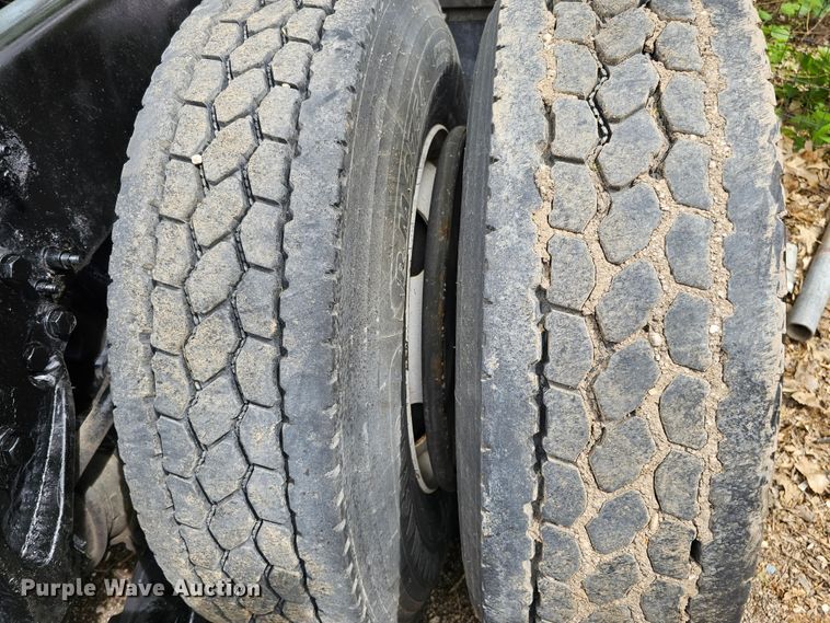 image for item DO4394 2012 Peterbilt 587  semi truck