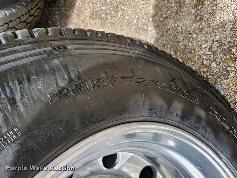 image for item DO4394 2012 Peterbilt 587  semi truck