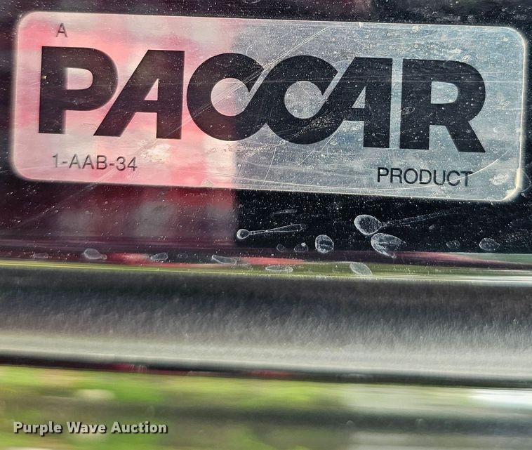 image for item DO4394 2012 Peterbilt 587  semi truck