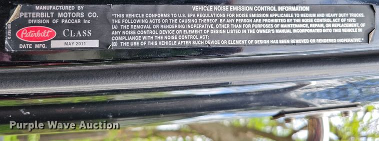 image for item DO4394 2012 Peterbilt 587  semi truck