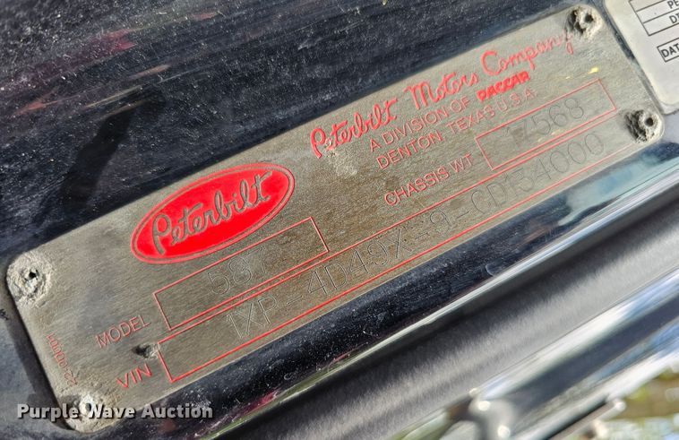 image for item DO4394 2012 Peterbilt 587  semi truck