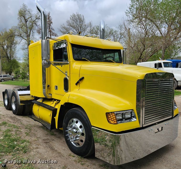 image for item DO4395 1992 Freightliner FLD112  semi truck