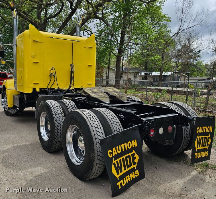 image for item DO4395 1992 Freightliner FLD112  semi truck