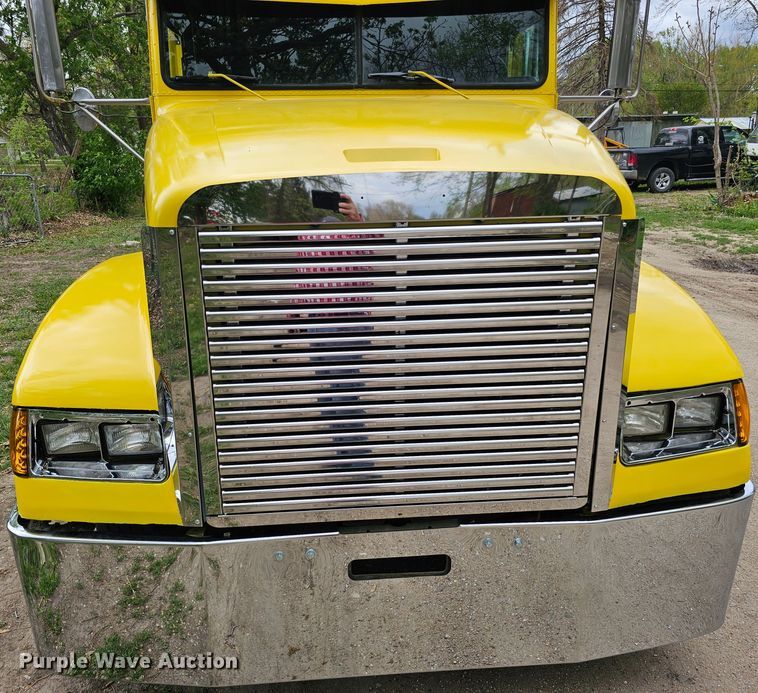 image for item DO4395 1992 Freightliner FLD112  semi truck