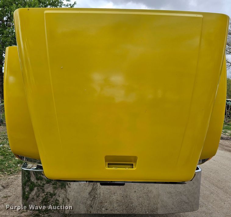 image for item DO4395 1992 Freightliner FLD112  semi truck