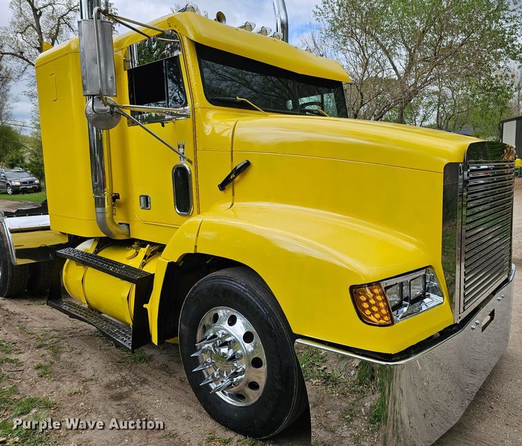 image for item DO4395 1992 Freightliner FLD112  semi truck