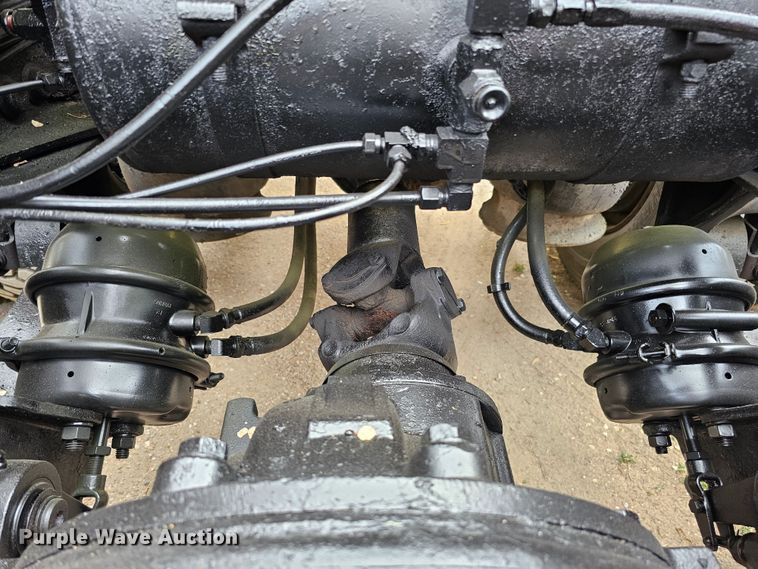 image for item DO4395 1992 Freightliner FLD112  semi truck