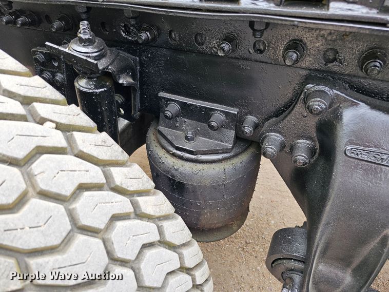 image for item DO4395 1992 Freightliner FLD112  semi truck