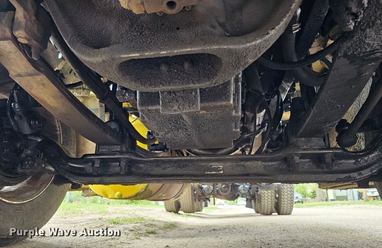 image for item DO4395 1992 Freightliner FLD112  semi truck