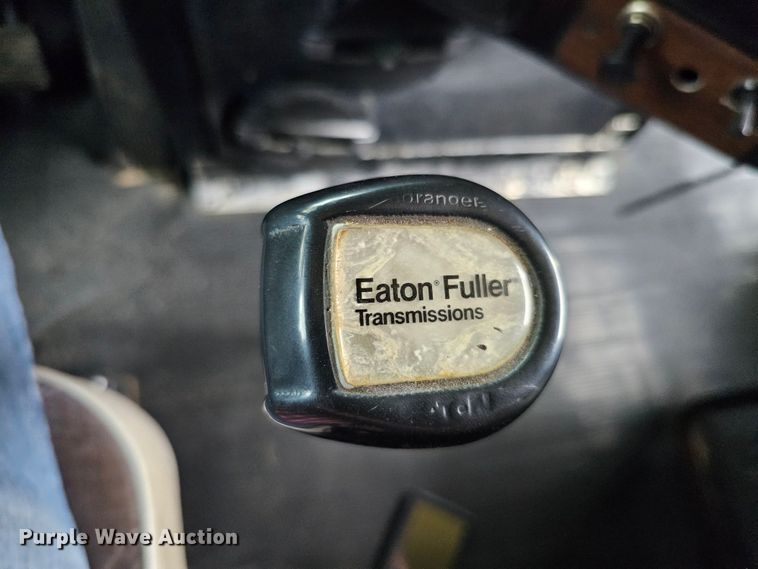 image for item DO4395 1992 Freightliner FLD112  semi truck