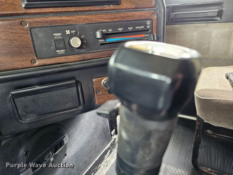 image for item DO4395 1992 Freightliner FLD112  semi truck