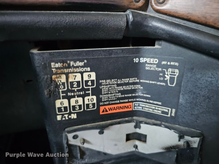 image for item DO4395 1992 Freightliner FLD112  semi truck