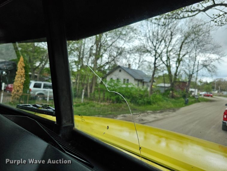 image for item DO4395 1992 Freightliner FLD112  semi truck