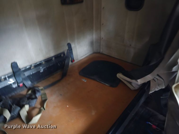 image for item DO4395 1992 Freightliner FLD112  semi truck