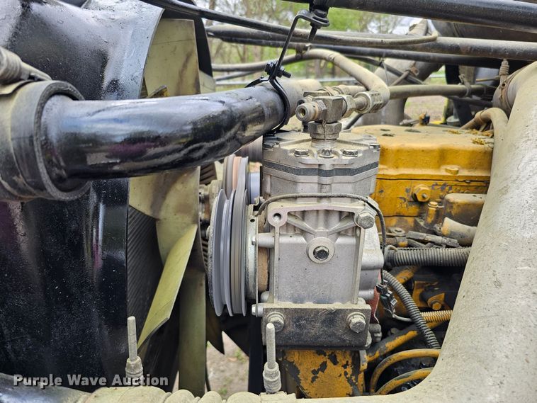 image for item DO4395 1992 Freightliner FLD112  semi truck