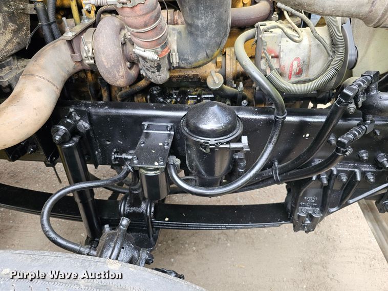 image for item DO4395 1992 Freightliner FLD112  semi truck