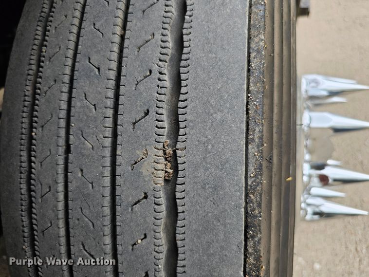 image for item DO4395 1992 Freightliner FLD112  semi truck