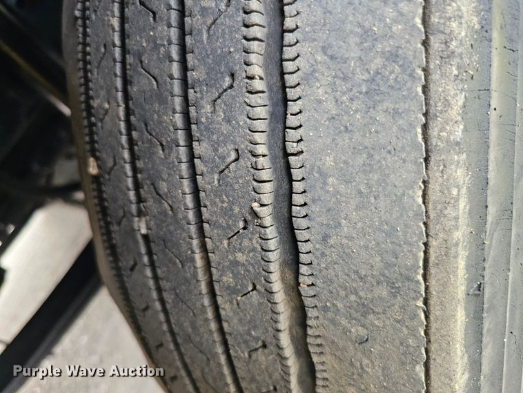 image for item DO4395 1992 Freightliner FLD112  semi truck