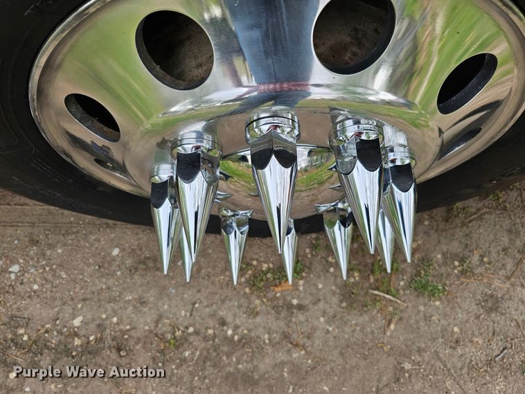 image for item DO4395 1992 Freightliner FLD112  semi truck