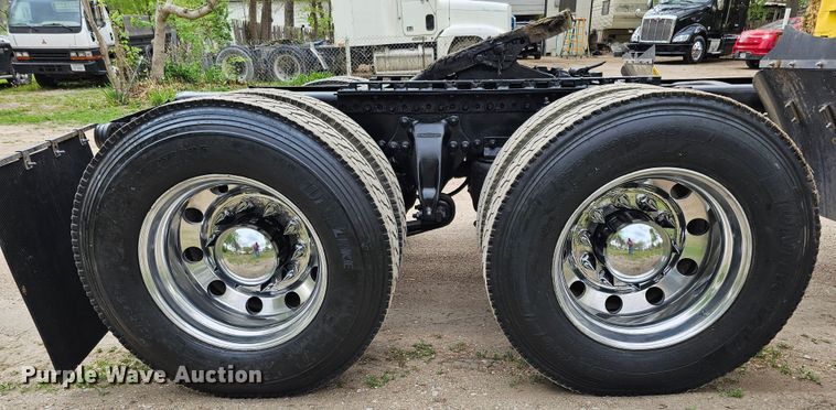 image for item DO4395 1992 Freightliner FLD112  semi truck