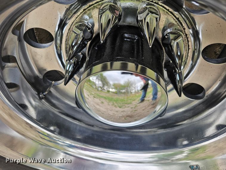 image for item DO4395 1992 Freightliner FLD112  semi truck