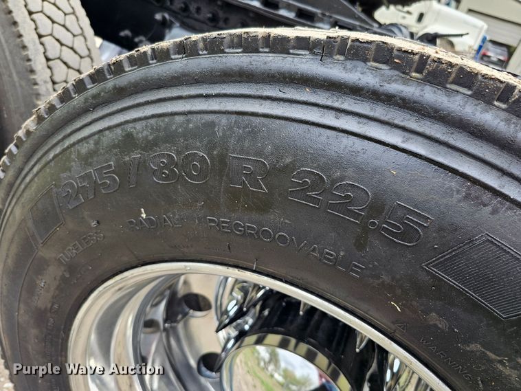 image for item DO4395 1992 Freightliner FLD112  semi truck